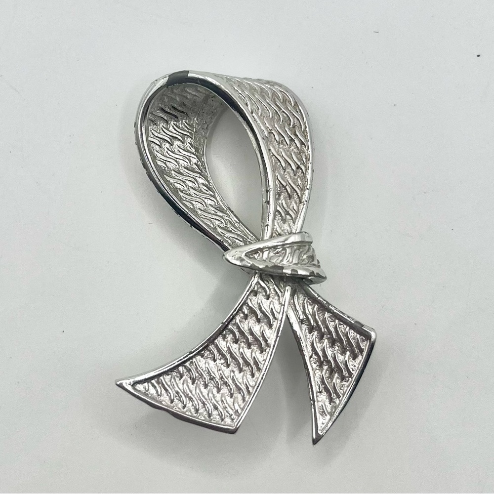 Silver Basket-Weave Bow Brooch